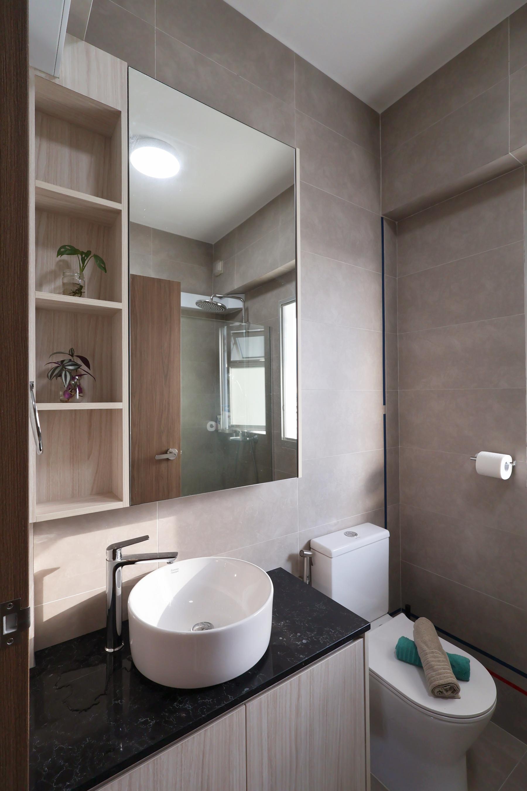 Contemporary Bathroom with Shower Screen and Bathroom Storage