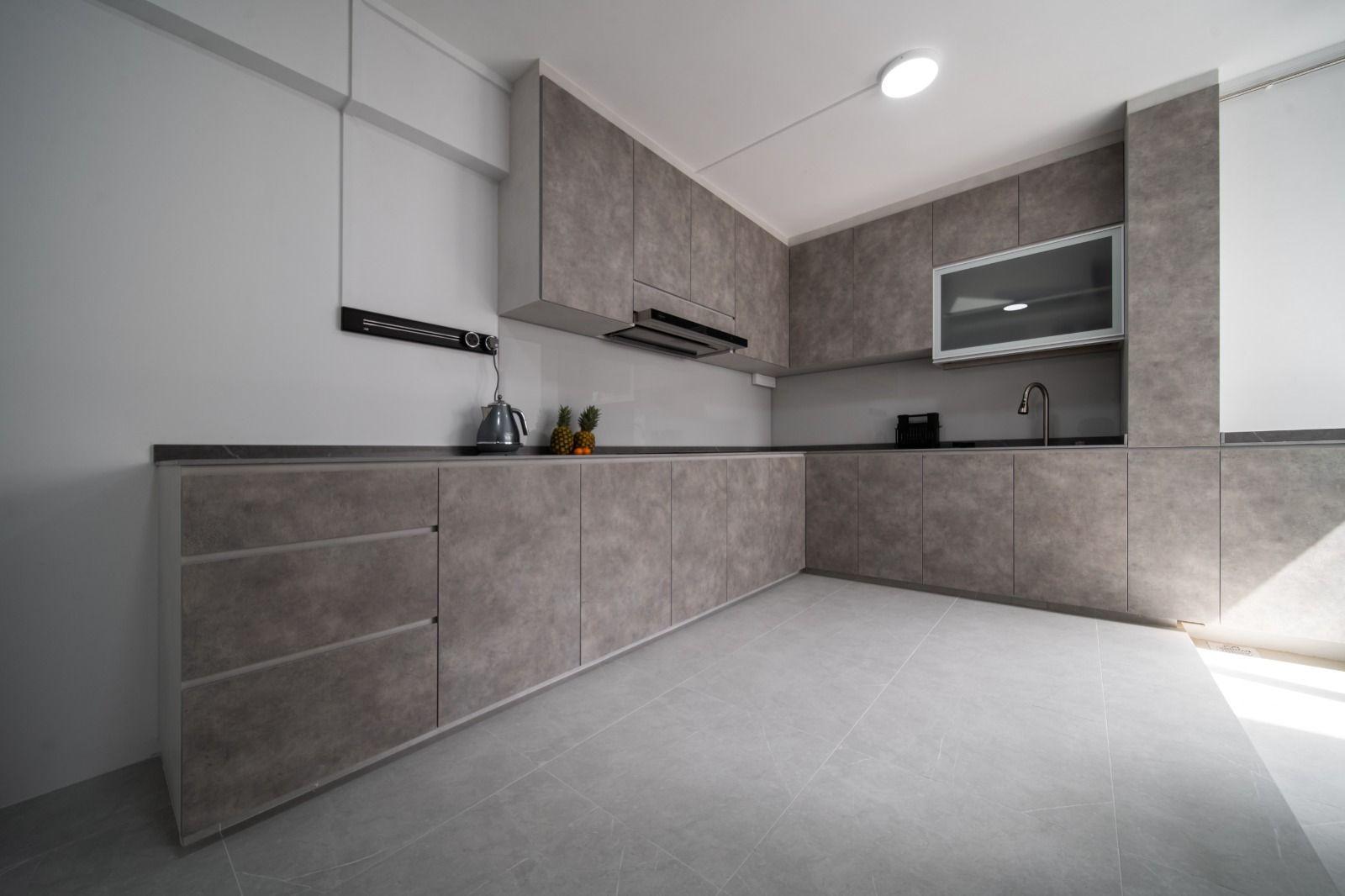 Modern Kitchen with Countertop and Homogeneous Tiles