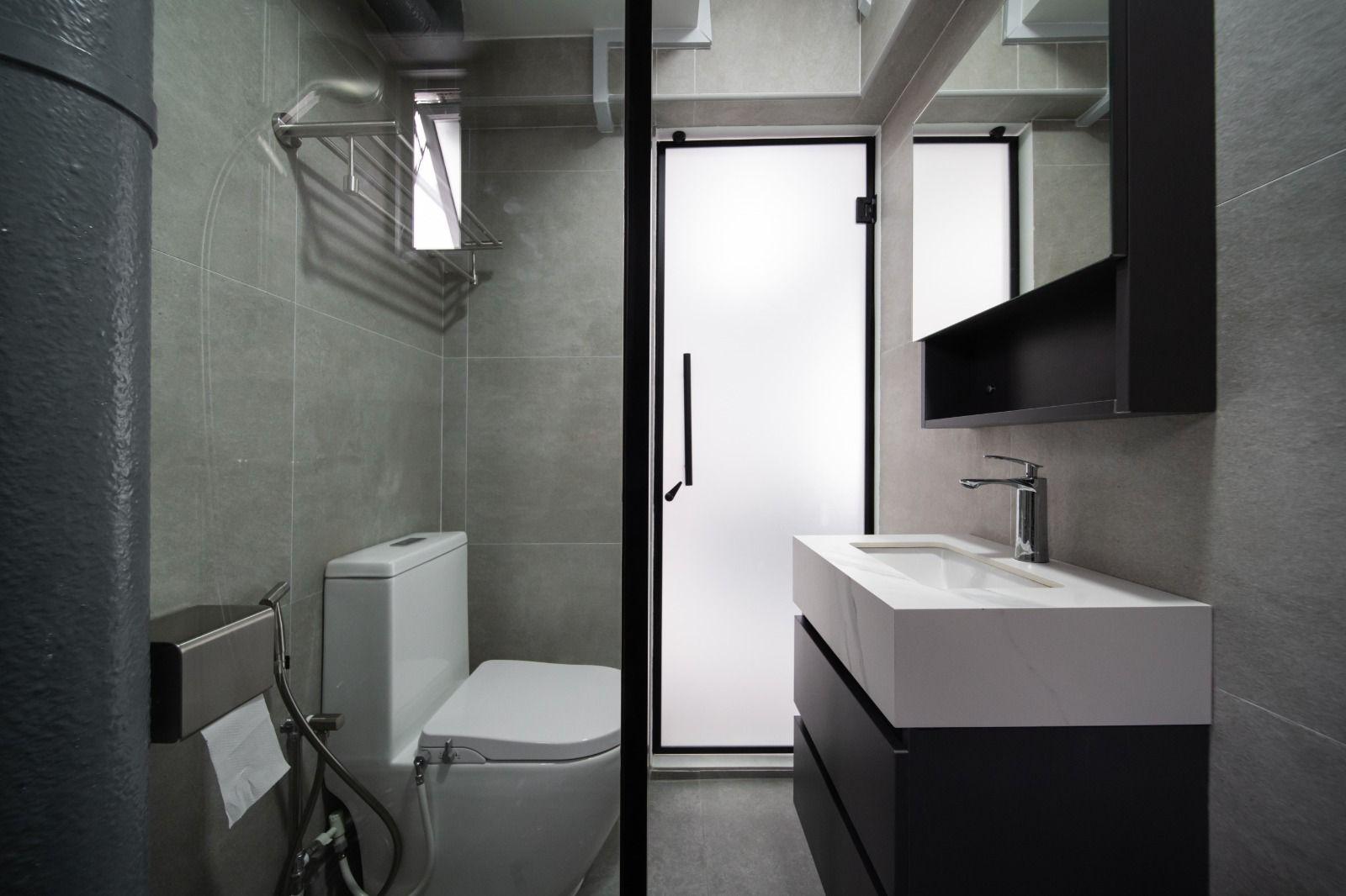 Modern Bathroom with Countertop and Homogeneous Tiles