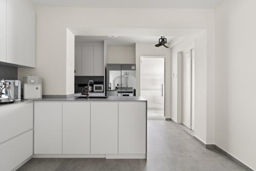 Minimalist Kitchen at Jalan Tenaga