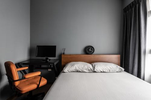 Industrial Bedroom at 438B Northshore Drive