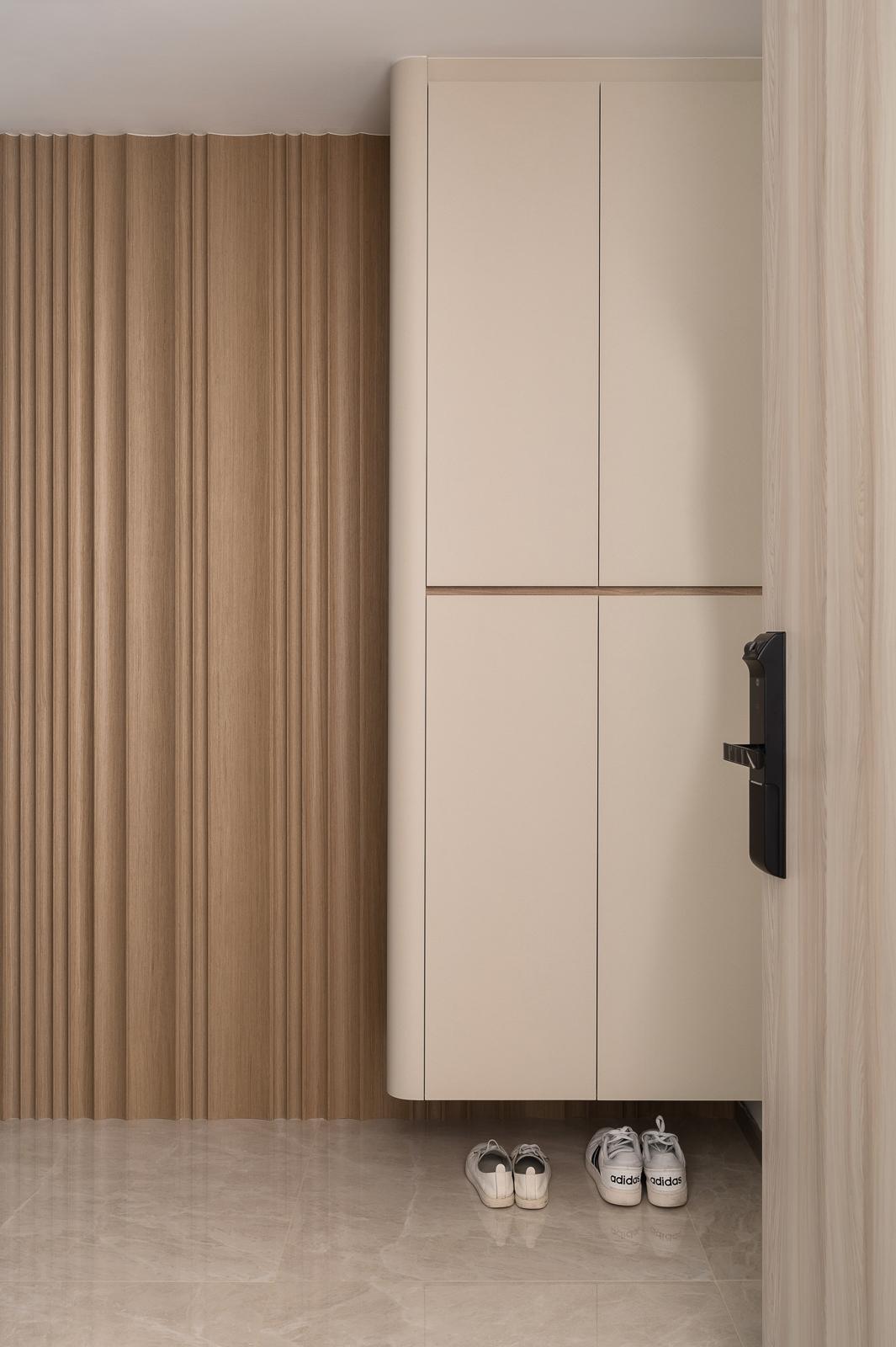 Scandinavian Entryway with Shoe Rack and Small Storage