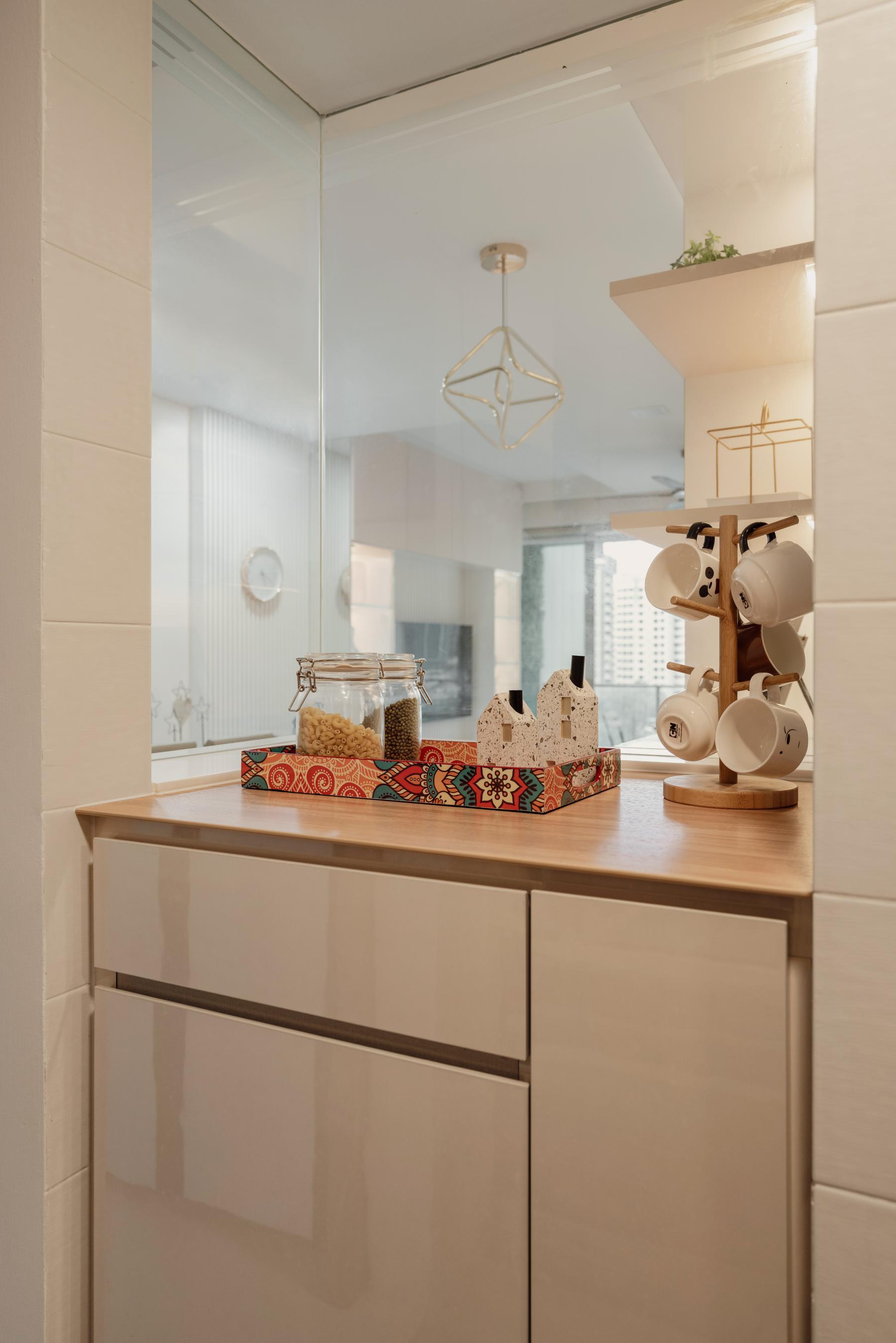 Contemporary Kitchen with Kitchen Window and Breakfast Counter
