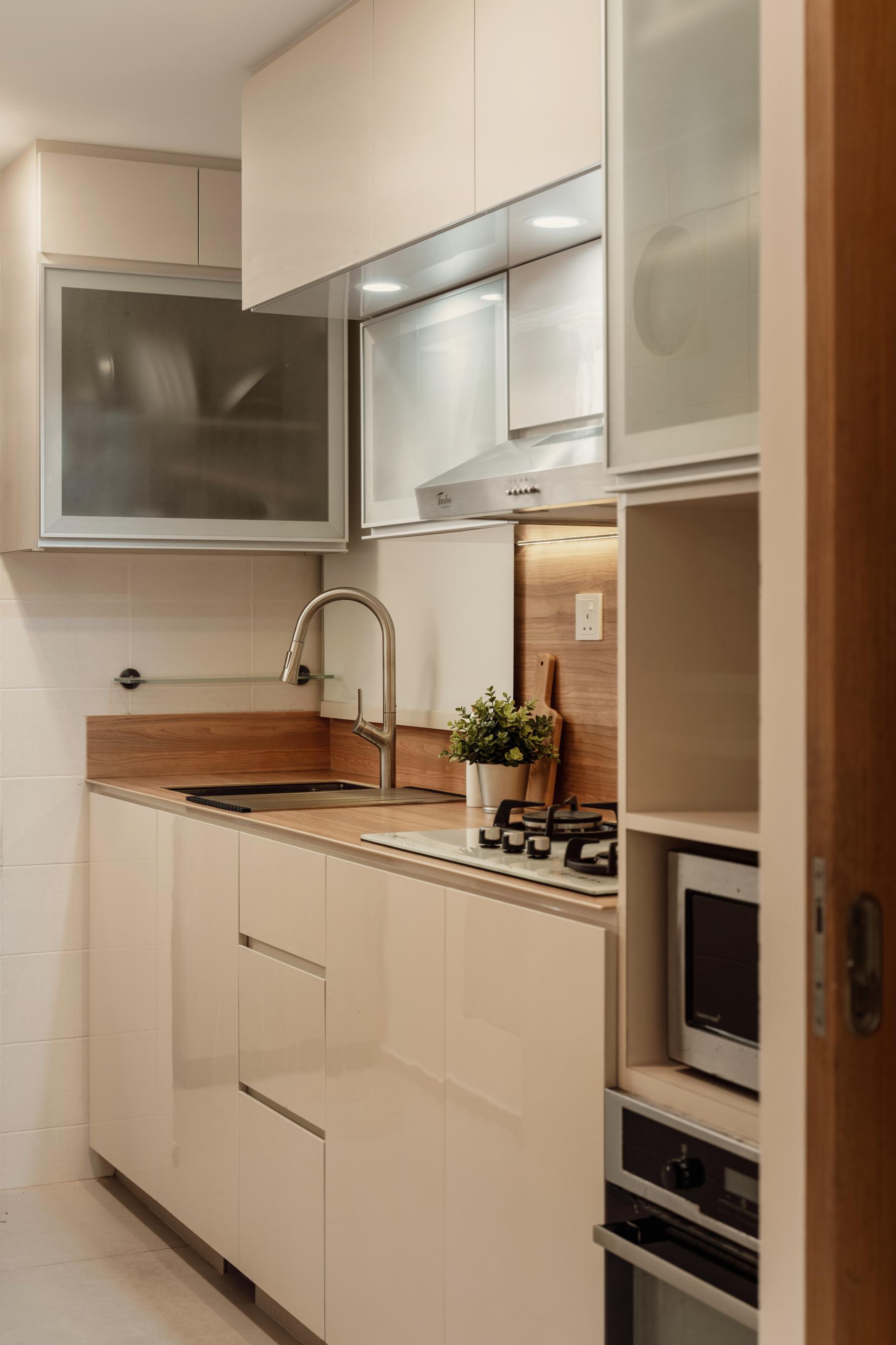 Contemporary Kitchen with Countertop and Dishwasher