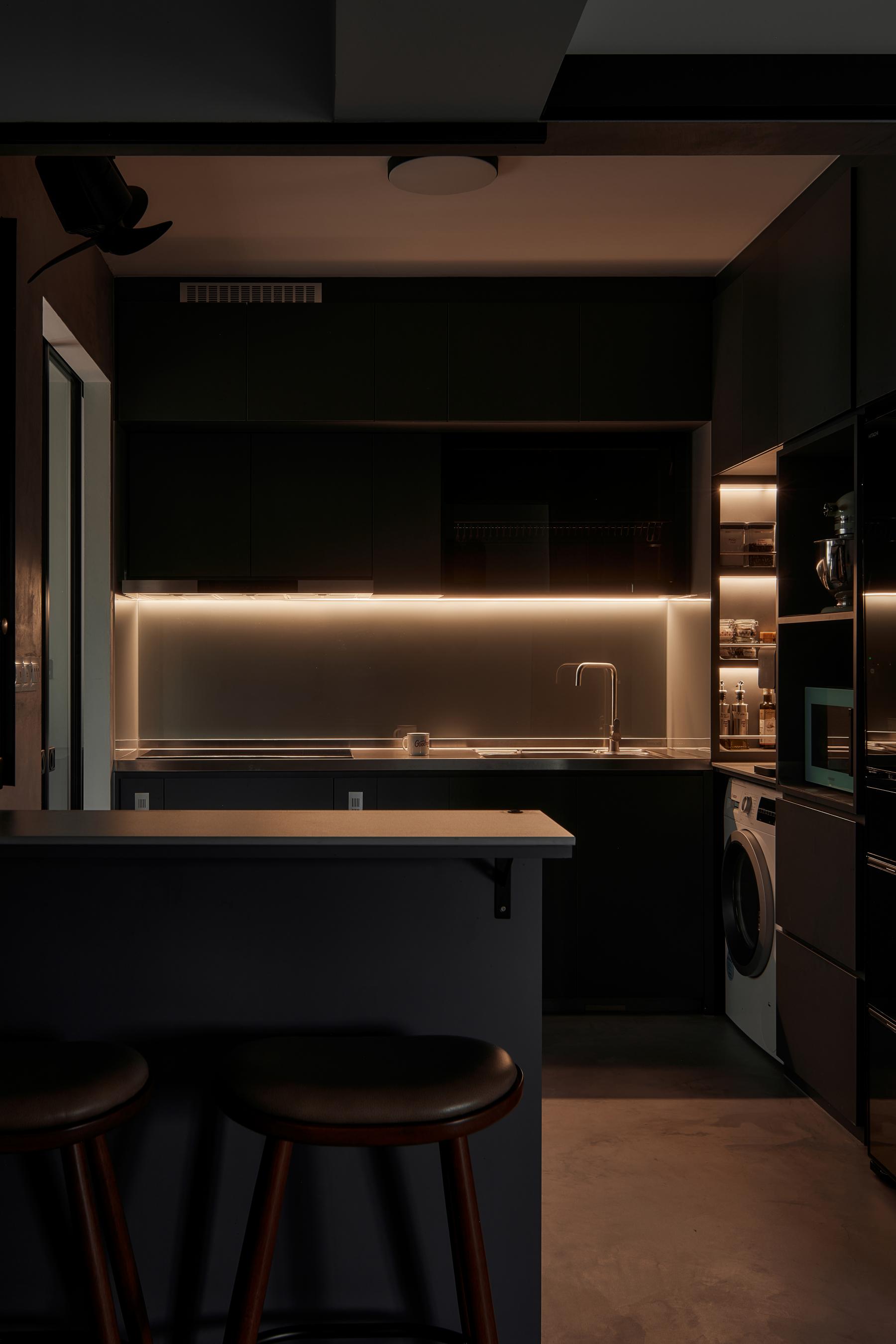 Industrial Kitchen with Open Kitchen and Breakfast Counter
