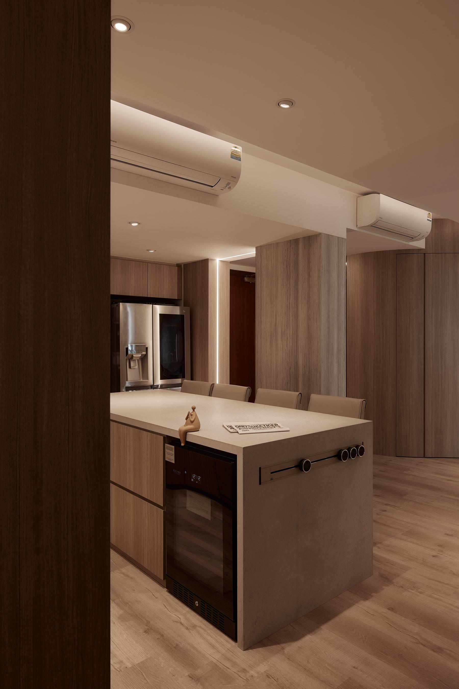 Modern Kitchen with Kitchen Island and Open Kitchen
