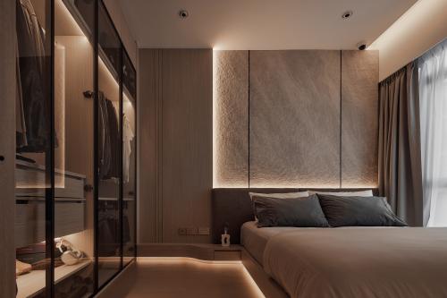 Modern Bedroom at East Meadows