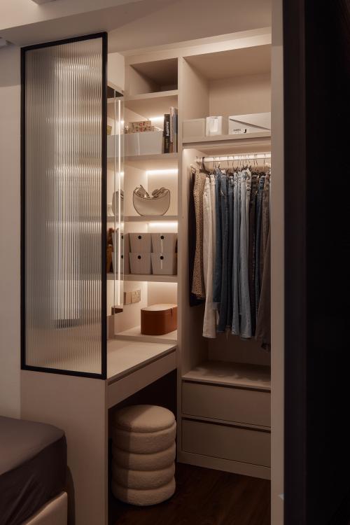 Modern Bedroom at East Meadows