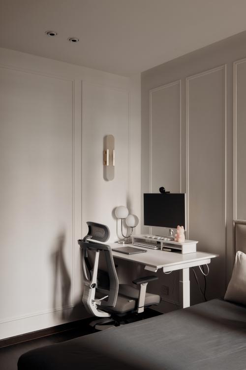 Modern Bedroom at East Meadows