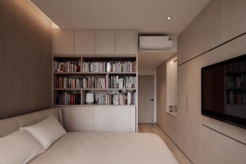 Modern Bedroom at East Meadows