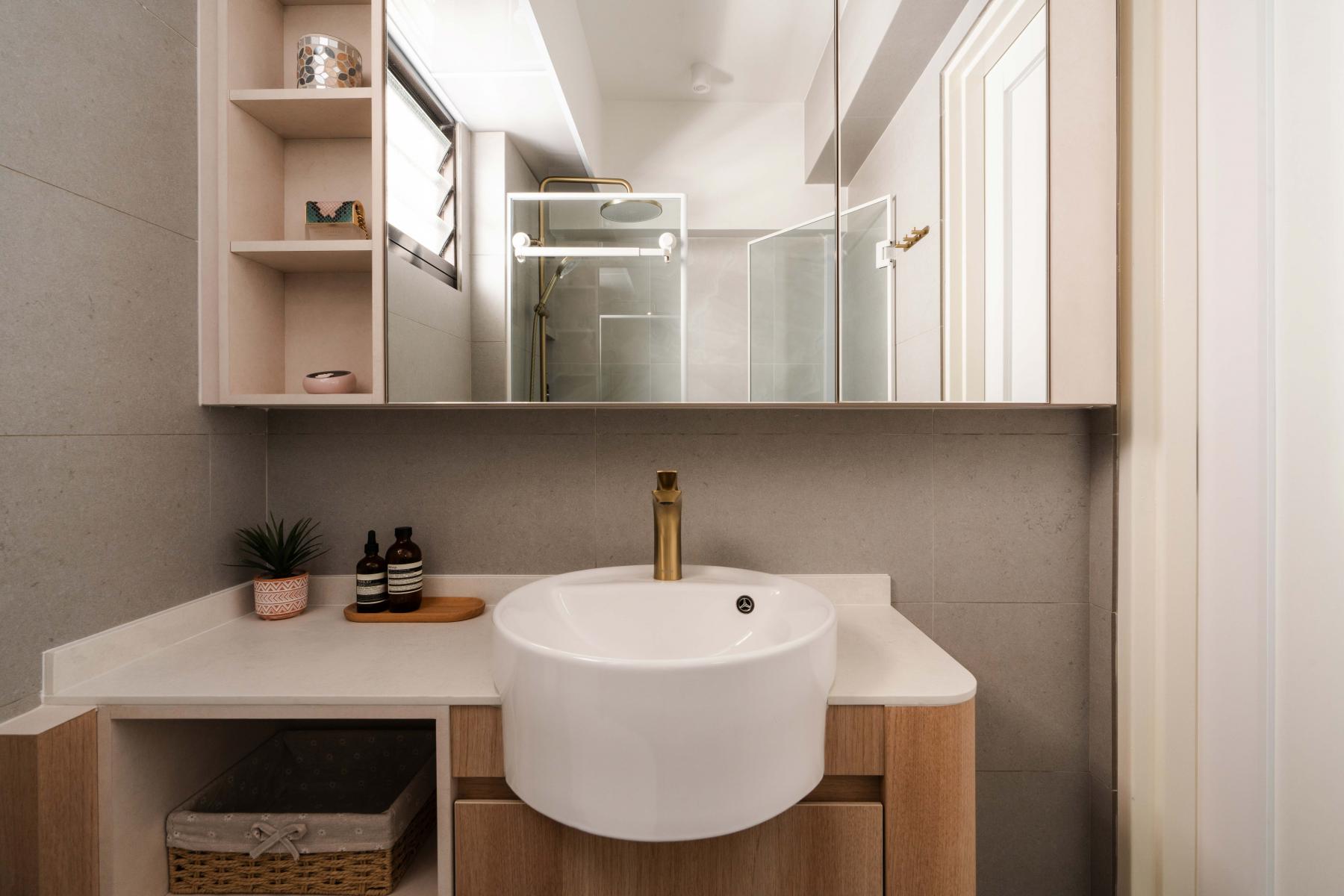 Scandinavian Bathroom with Countertop and Homogeneous Tiles