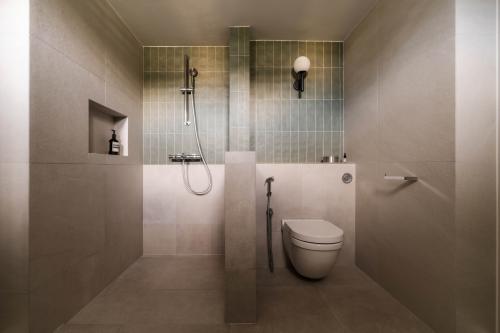 Asian Bathroom at Avenue South Residence II