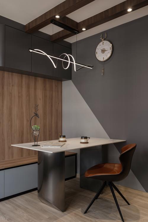 Modern Dining Room at Rivervale Shores