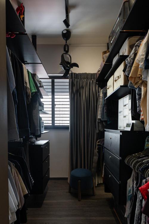 Industrial Walk-in Wardrobe at 354 Bukit Batok