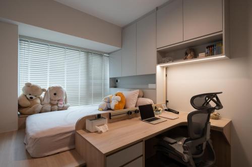Modern Bedroom at Waterfront Waves