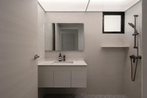 Scandinavian Bathroom at compassvale bow