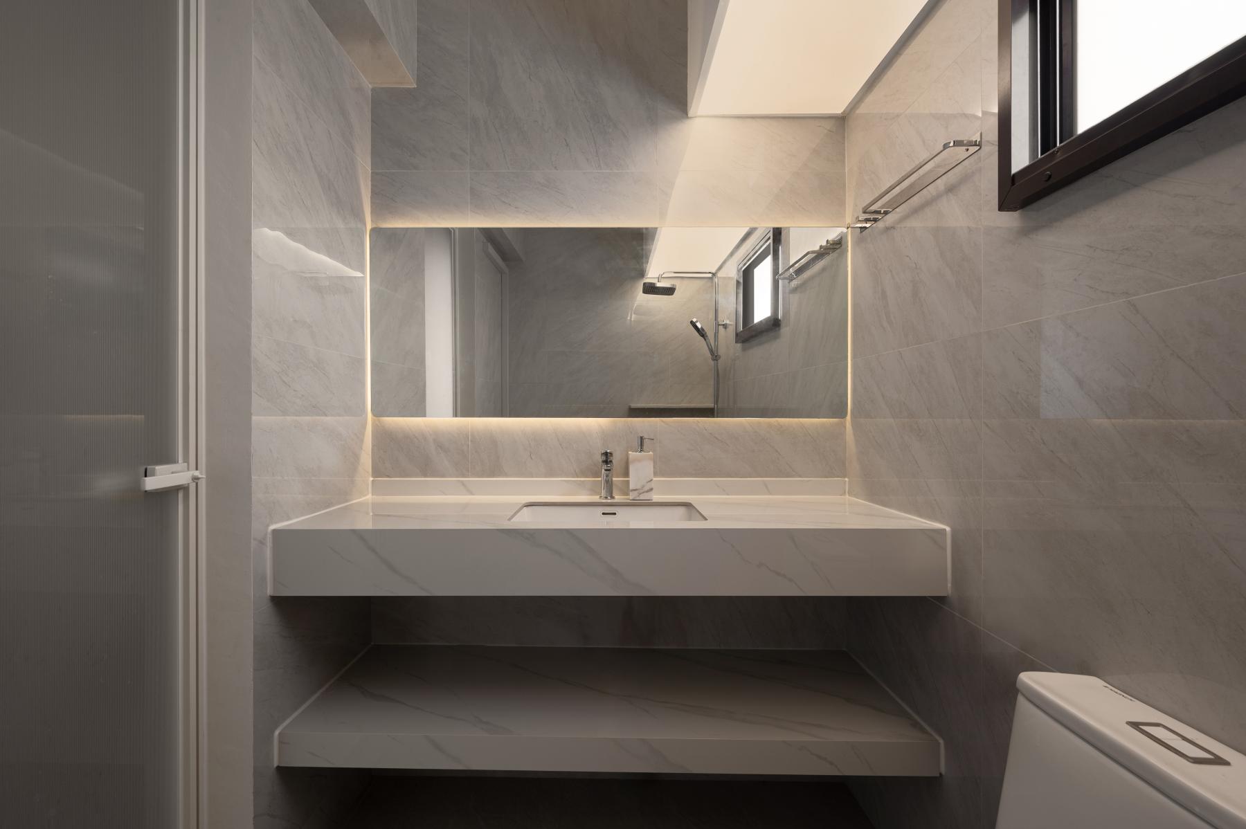 Scandinavian Bathroom with Vinyl Flooring and Shower Screen