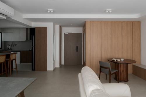 Modern Dining Room at northshore drive