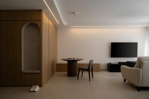 Modern Living Room at northshore drive