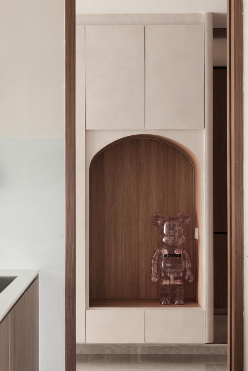 Minimalist Entryway at 959 Parc Komo