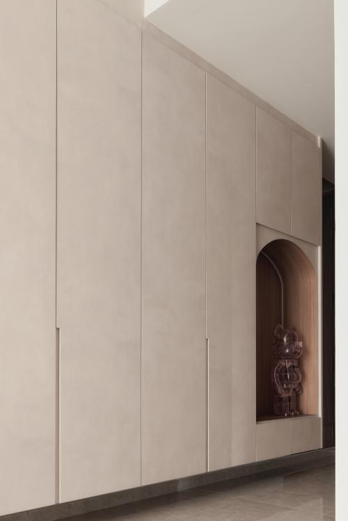 Minimalist Entryway at 959 Parc Komo