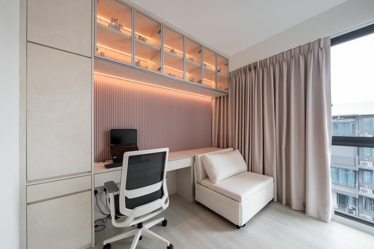 Minimalist Home Office with Bookshelf and Desk