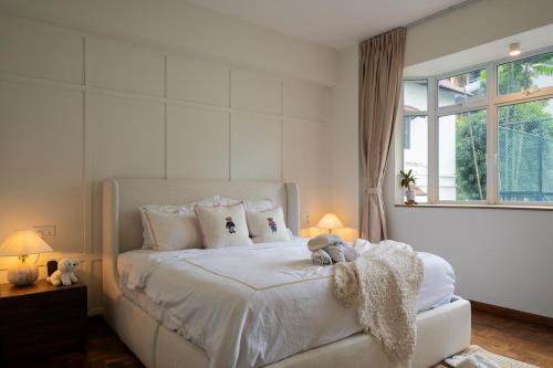 Contemporary Bedroom at 128 Hillview