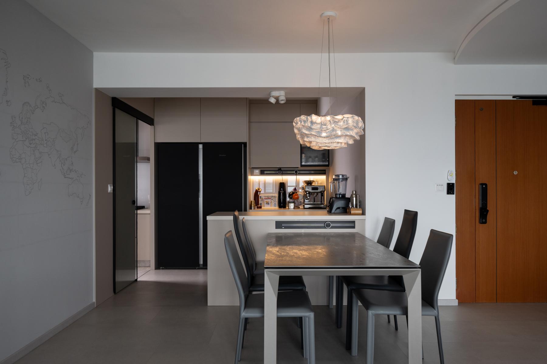 Modern Dining Room with Drop Ceiling and Dining Table