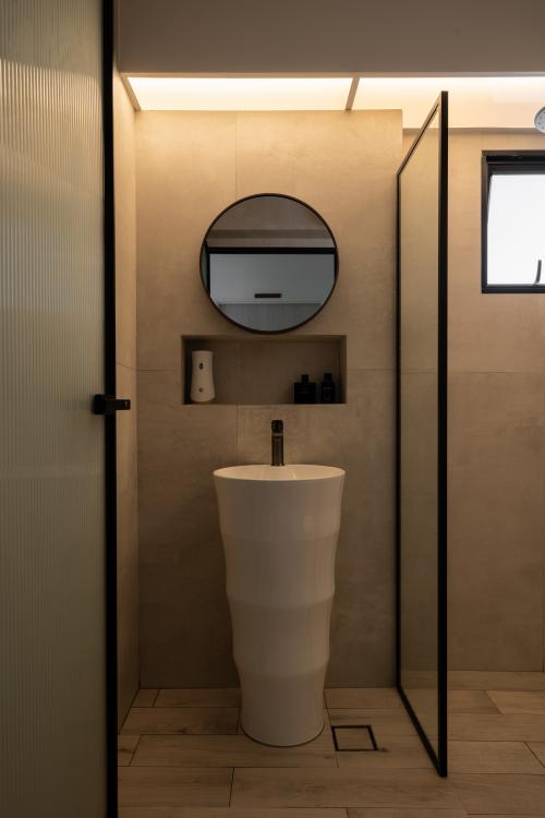Minimalist Bathroom at 987B Buangkok Green