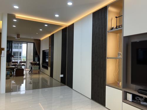 Minimalist Dining Room at Parc Central