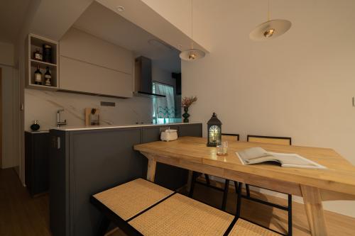 Minimalist Kitchen at Clementi Ridges