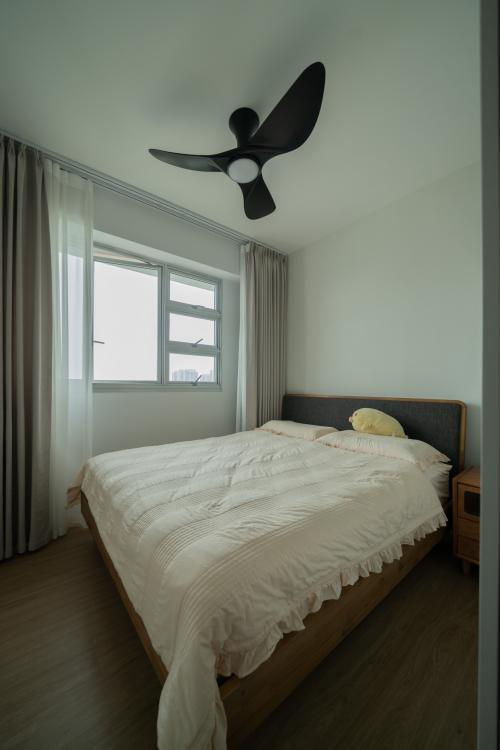 Minimalist Bedroom at Clementi Ridges