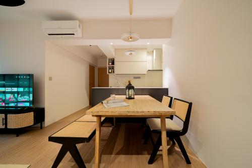 Minimalist Dining Room at Clementi Ridges