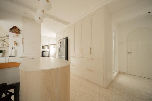 Modern Pantry at Pasir Ris Drive 1