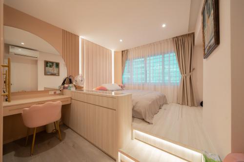 Modern Bedroom at Pasir Ris Drive 1