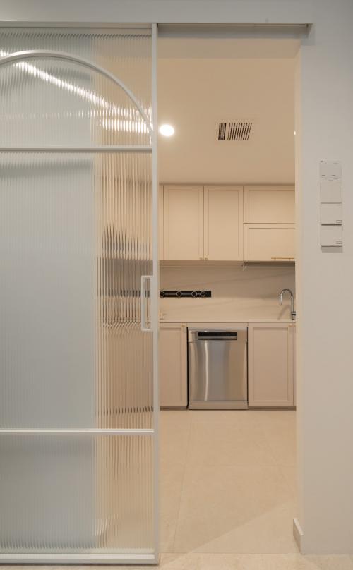 Modern Kitchen at Pasir Ris Drive 1