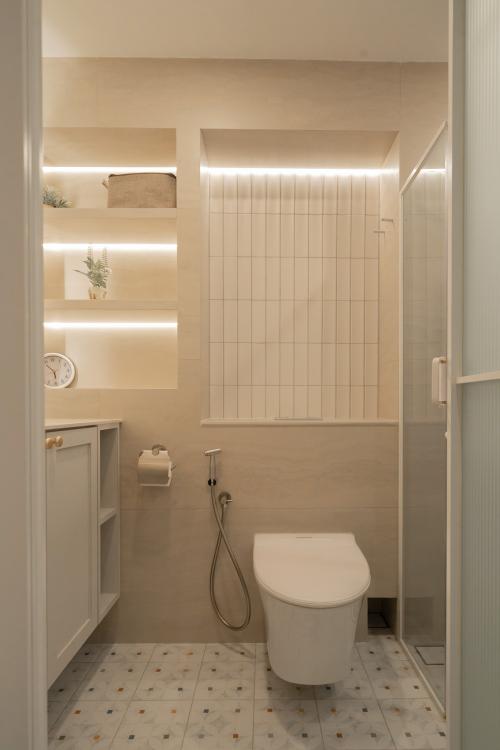 Modern Bathroom at Pasir Ris Drive 1