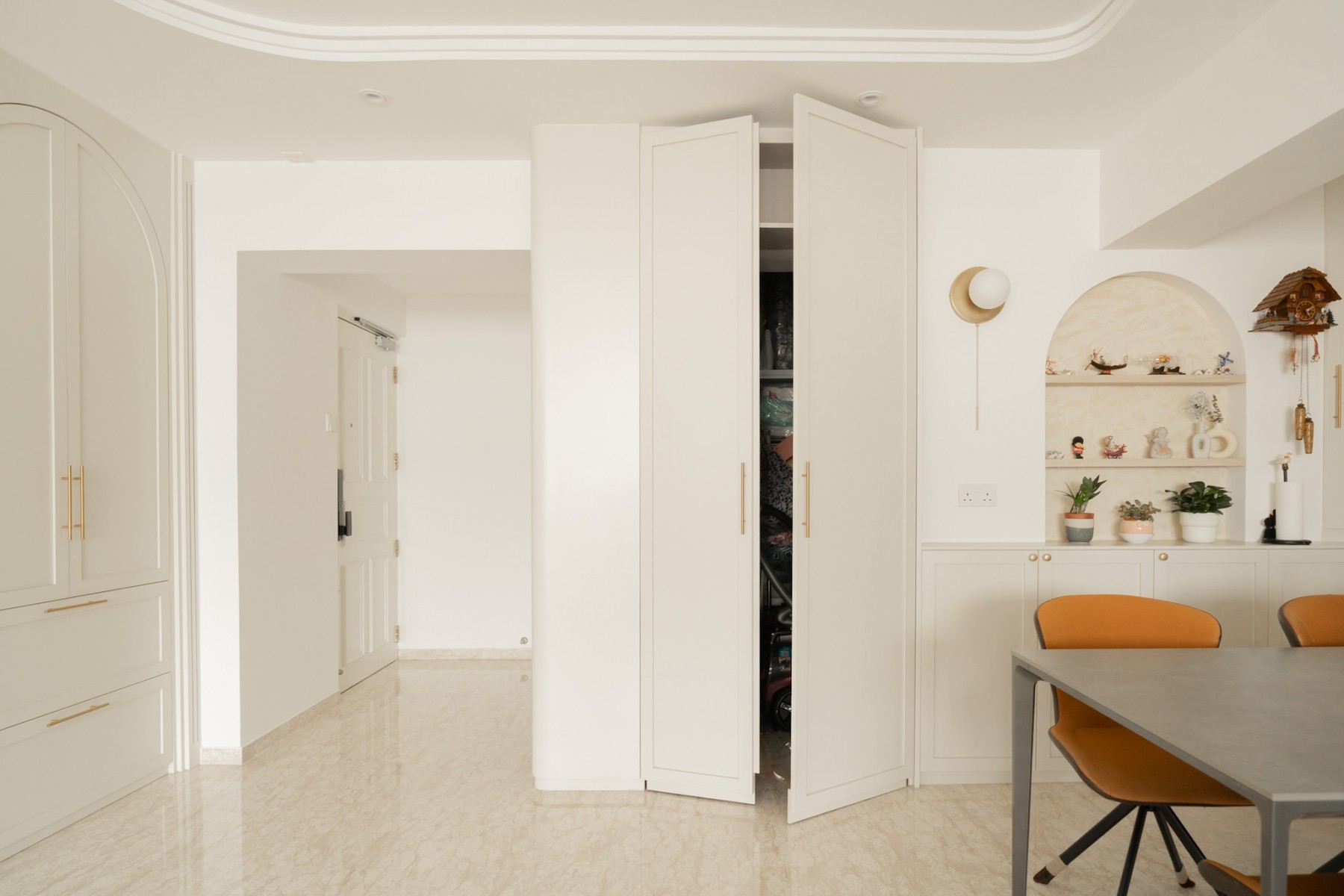 Modern Dining Room with Drop Light and Dining Table