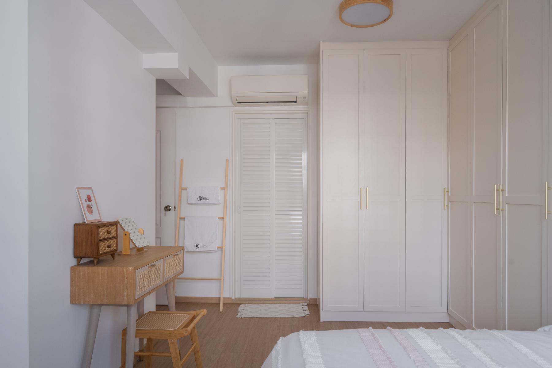 Contemporary Bedroom with Bookshelf and Wardrobe
