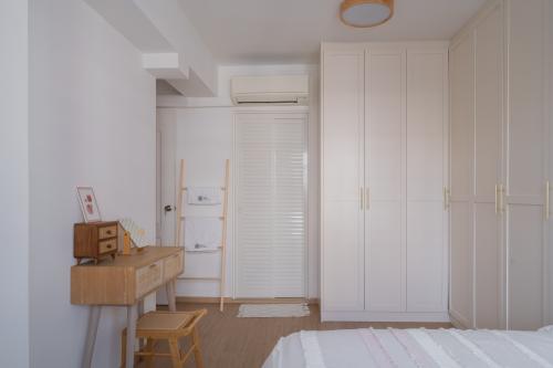 Contemporary Bedroom at Admiralty Grove