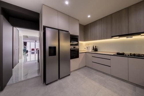 Contemporary Kitchen at Landed @ Kembangan
