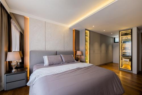 Contemporary Bedroom at Landed @ Kembangan