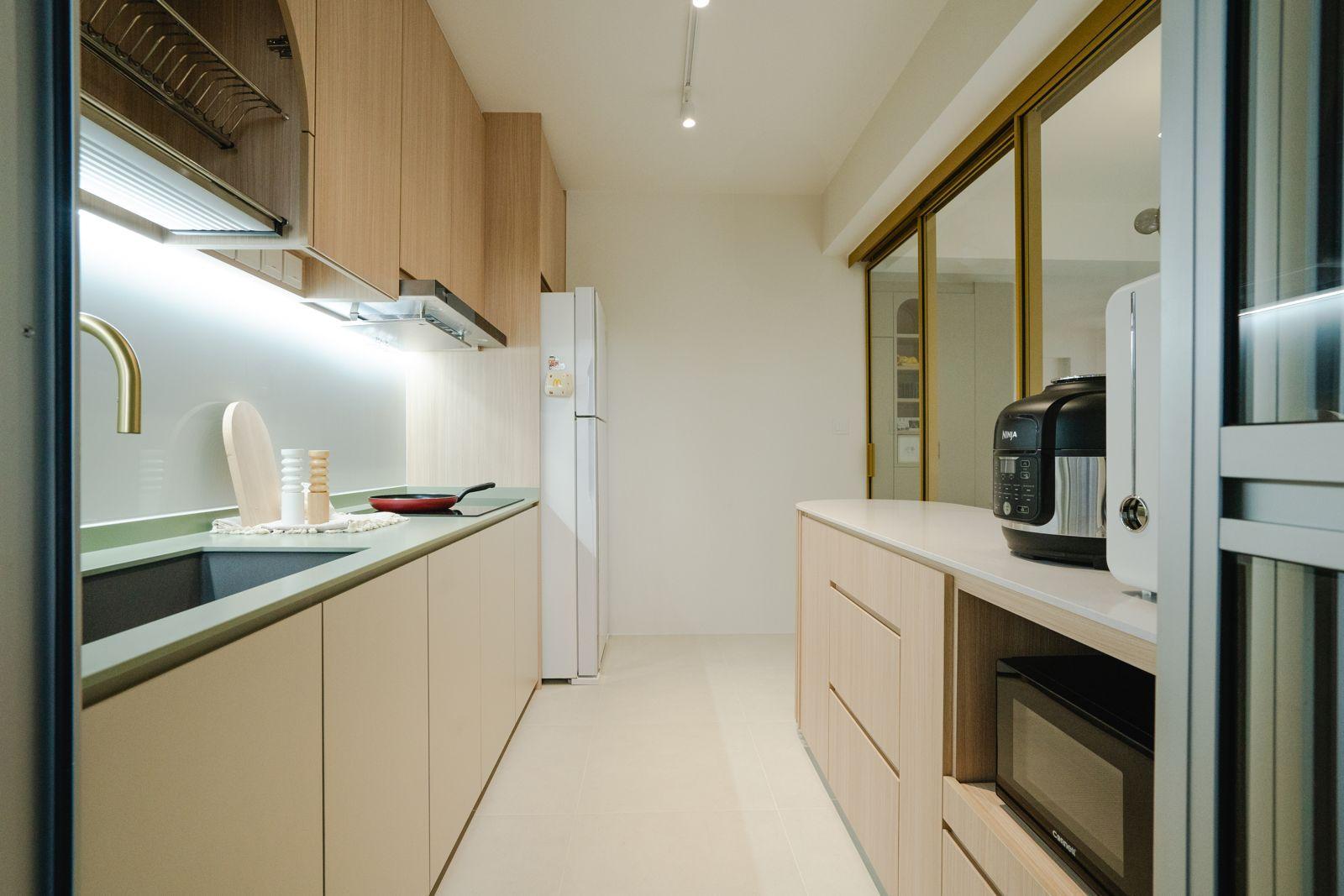 Modern Kitchen with Open Kitchen and Oven