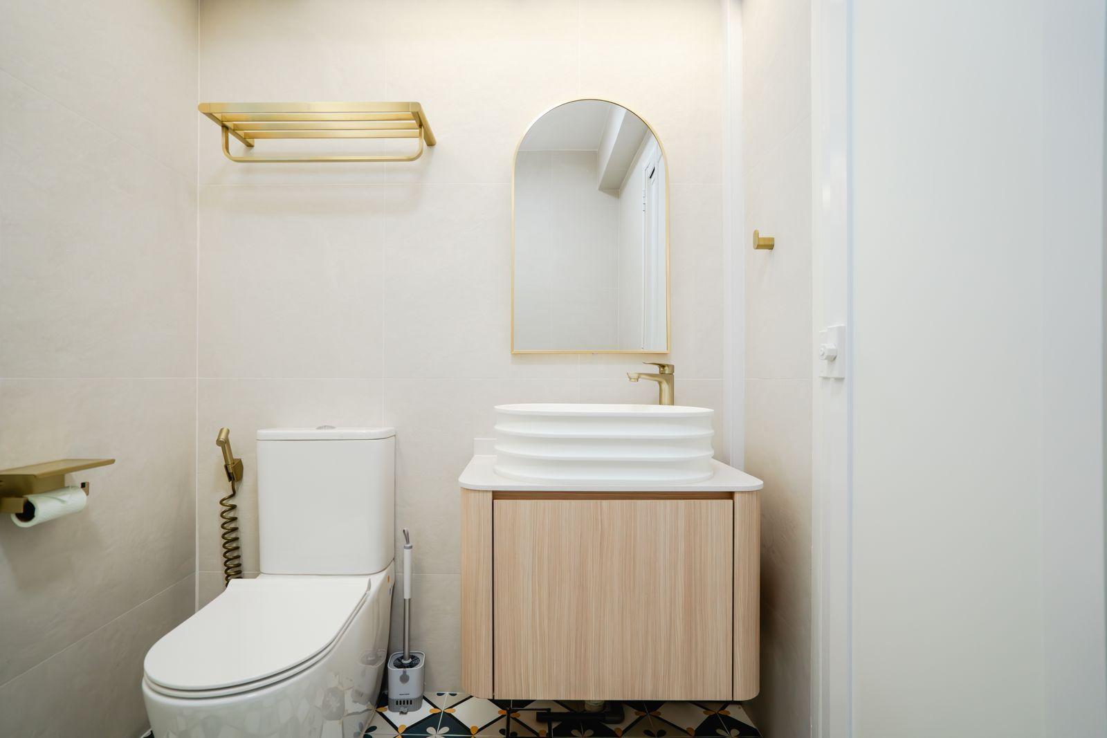 Modern Bathroom with Mirror and Bathroom Mirrors