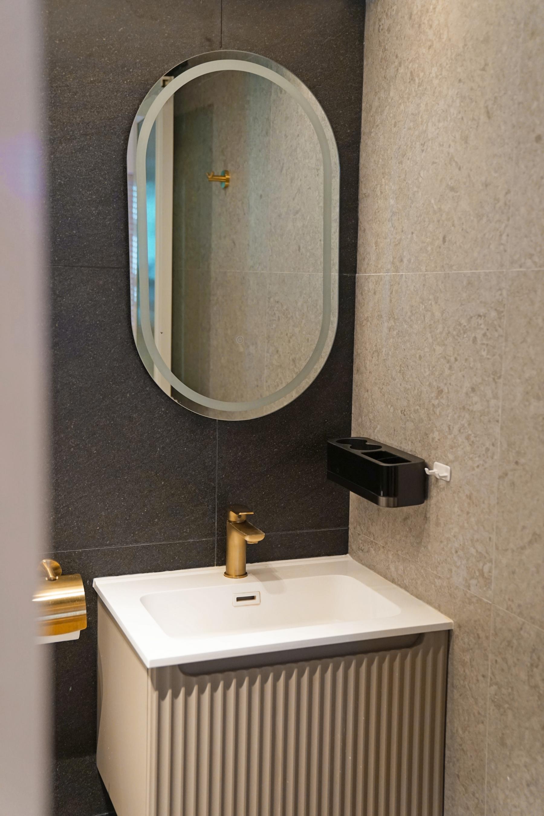 Modern Bathroom with Mirror and Bathroom Storage