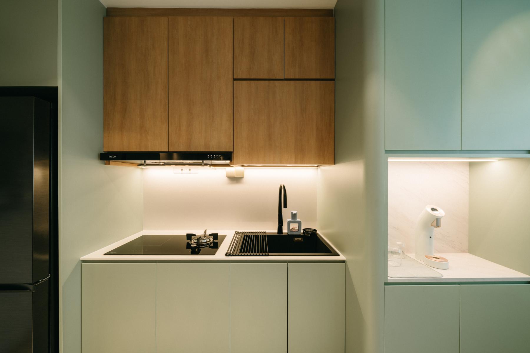Minimalist Kitchen with Countertop and Kitchen Backsplash