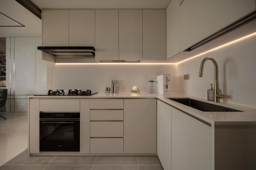 Modern Home Office at The Infiniti