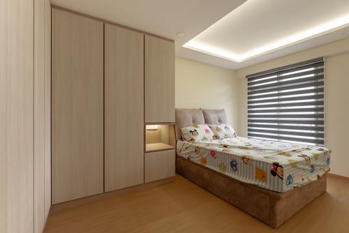 Contemporary Bedroom at Seng Kang