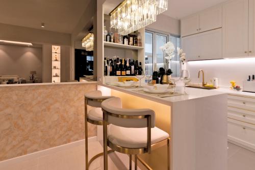 Modern Home Bar at Dakota Breeze