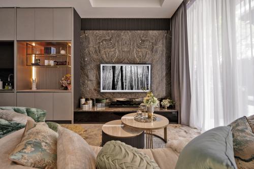 Modern Courtyard at Alana